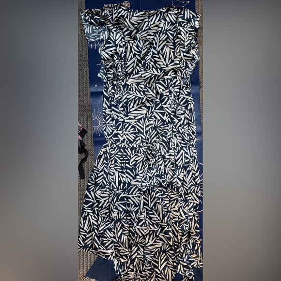 Anthropologie Hutch ruffle printed maxi wrap dress - size 1x plus. Pre loved - Picture 6 of 6